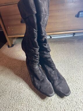 Women’s Brown Suede slouchy Boots (white mountain) size 6